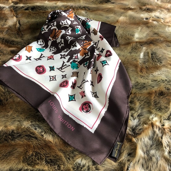 LOUIS VUITTON ABC MONOGRAM SQUARE - Picture 4 of 10